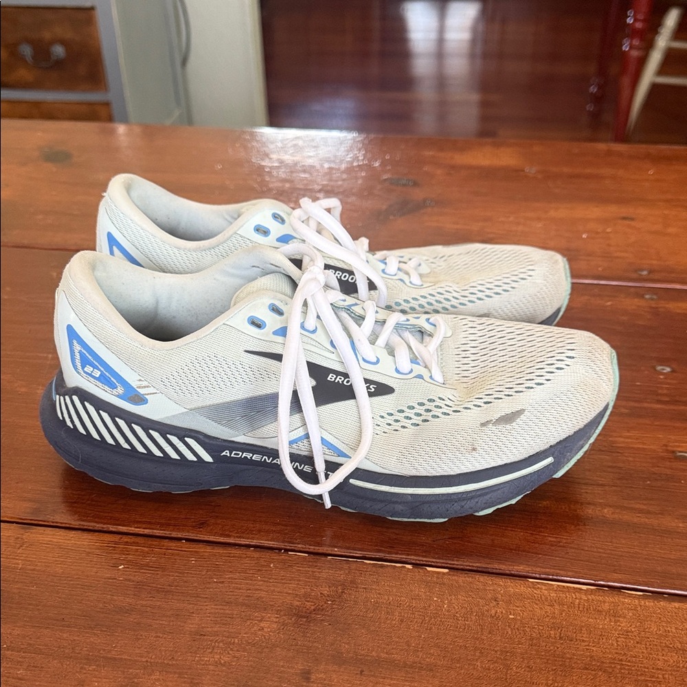 Brooks Women's Athletic Shoes - White and Blue
